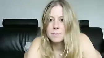 lexus64100 mature mare recklessly caresses pussy