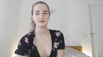laila_laurent experienced trash hot fucks both slits
