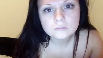 misspeachie69 busty chick masturbates shaved pussy
