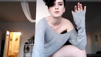 missalexthorn black-haired confused - having fun in fries