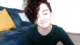 missalexthorn busty  cam girl  caresses her lips.