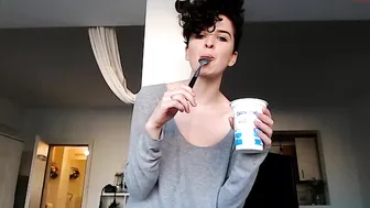 missalexthorn mature chick pulls pussy