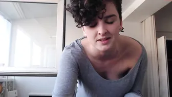 missalexthorn teen black-haired chick talks coquettishly on camera