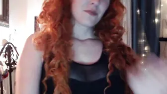 la1132 harlot posing in pantyhose