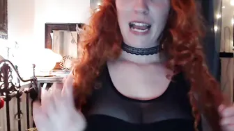 la1132 harlot posing in pantyhose