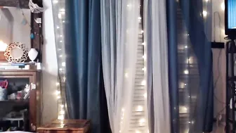 la1132 luxurious lady gently masturbates pussy