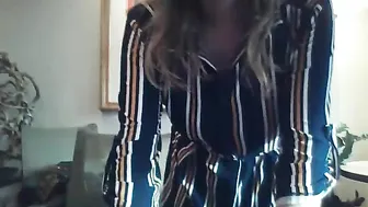 la1132 young bitch fucks herself with sex toys