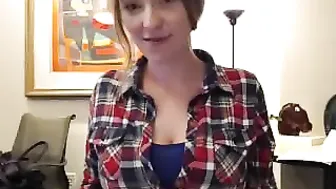 la1132 Slutty brunette
