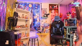 kloelamaravilla18 cute queen sucking penis