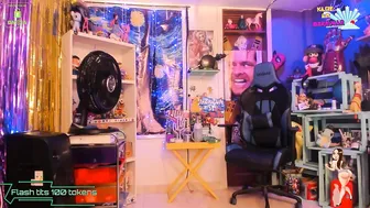 kloelamaravilla18 blonde slut caresses sex lips