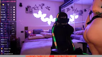 kimmie_ fiercely jerking off her fat pussy