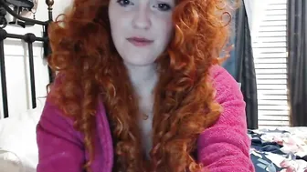 la1132 naughty bitch fucks pussy