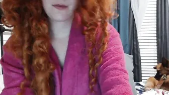 la1132 naughty bitch fucks pussy