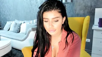 moniqueeass busty  girl  fingering her pussy with a vibrator