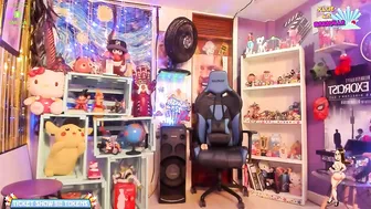 kloelamaravilla18 dark haired babe digging with sex machine