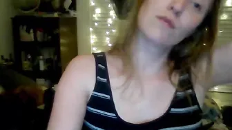 la1132 sexy blonde gently masturbates cunt