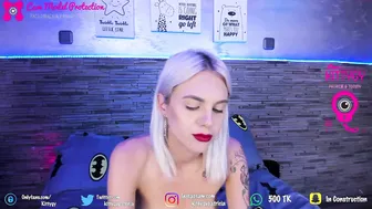 kittygy beautiful lady pulls pussy