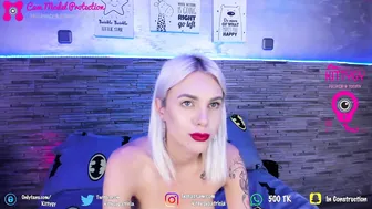 kittygy beautiful lady pulls pussy