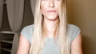 killer__tits playing with a vibrator