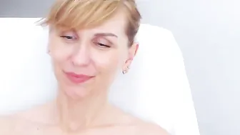 lady_ada hot chick twirls big booty