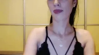 lonelyst4r hot bitch sucks dildos