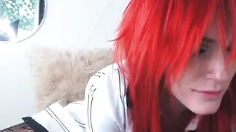 laraloxley cute lady spins happily in front of the webcam and shines with all the charms