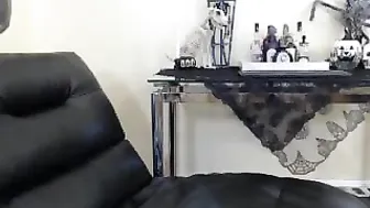 misstroublexx slutty female gently pulls pussy