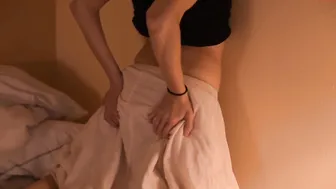 lizmreow crazy girl plows pussy with phallus