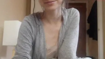 lizmreow cute bitch masturbates with a vibrator