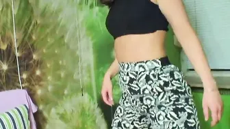 naiadde cute queen sucking penis
