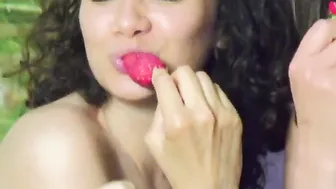 naiadde cute queen sucking penis