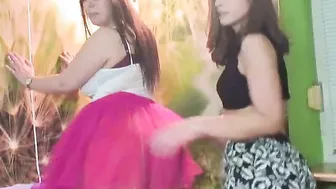 naiadde cute queen sucking penis