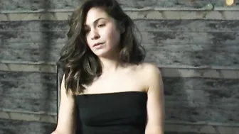 naiadde Wet brunette