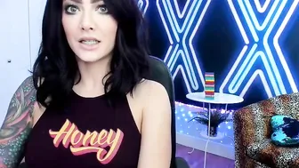 misscodyblack seductive babe shows boobs