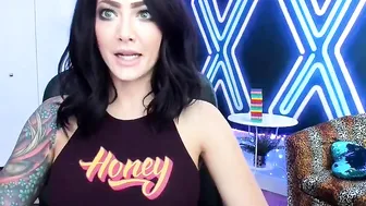 misscodyblack seductive babe shows boobs