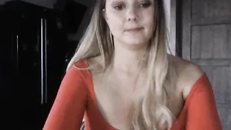 mi_ha adult skin masturbates with fingers