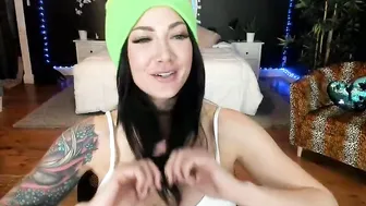 misscodyblack hot bitch caresses shaved cunt