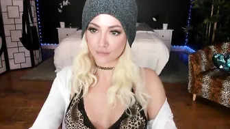 misscodyblack  private  from the burning brunette with a cool body