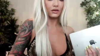 misscodyblack mysterious goddess gently caresses her ass with her fingers