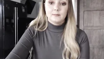 mi_ha incendiary bitch is naughty at the pool