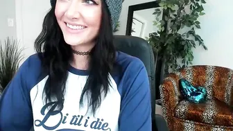 misscodyblack bitch with big tits rides vagina toy