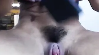 musclemama4u beauty fucks her holes with dildos