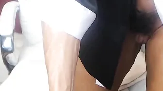 musclemama4u young mischievous woman shows her boobs