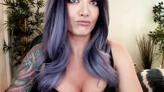 misscodyblack naughty nipple performs a light striptease