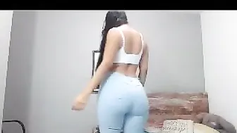ms_sapphire attractive bitch fucks her cap