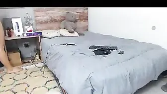 ms_sapphire wonderful woman gently pulls pussy