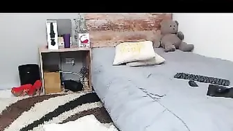 ms_sapphire playing with her pussy