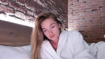 ms_lina gently pushes the toy in her pussy