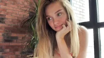 ms_lina incendiary confused handjob cunt