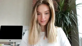 ms_lina big boobed bitch licks dildo